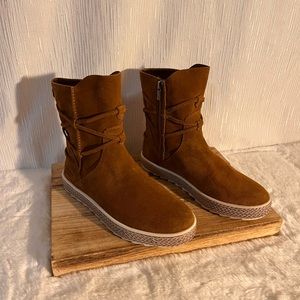 Ugg Koolaburra boots size